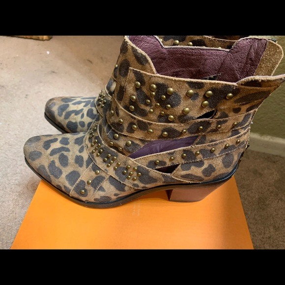 Boots - Picture 4 of 6